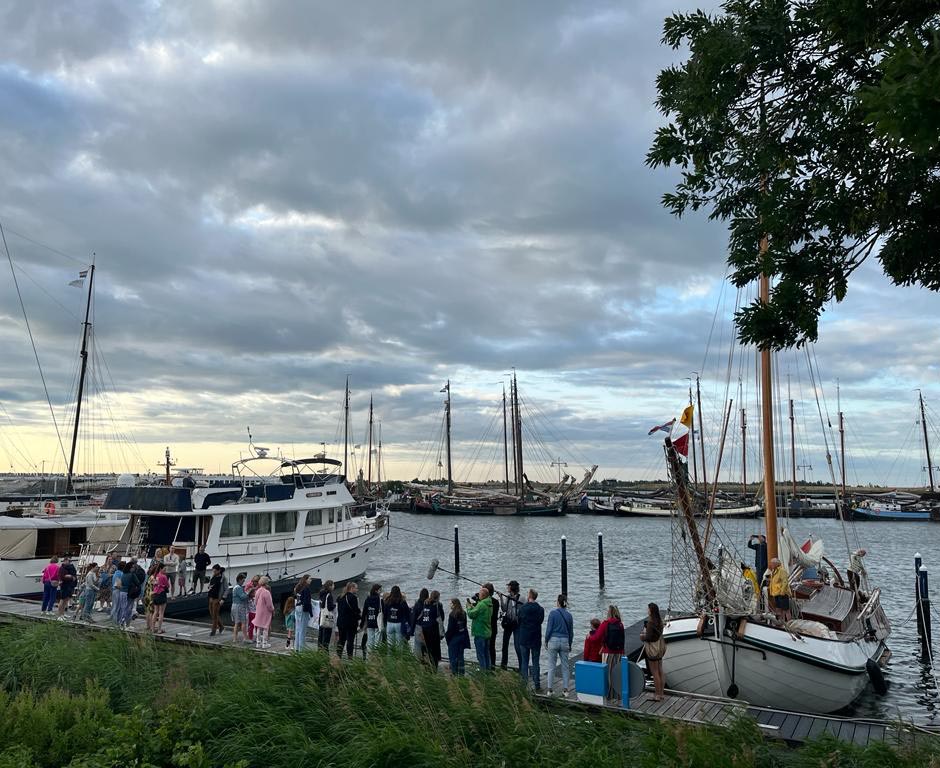 For us who carry us gallery13